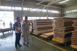 走進(jìn)霍爾茨工廠，揭秘環(huán)保生態(tài)木門的制作奧秘